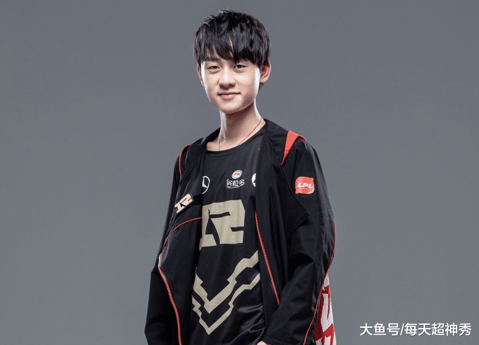 万博体育-晋级下一阶段引发热议！，Ming在巴塞罗那比赛中反败为胜观众掌声雷动-万博体育